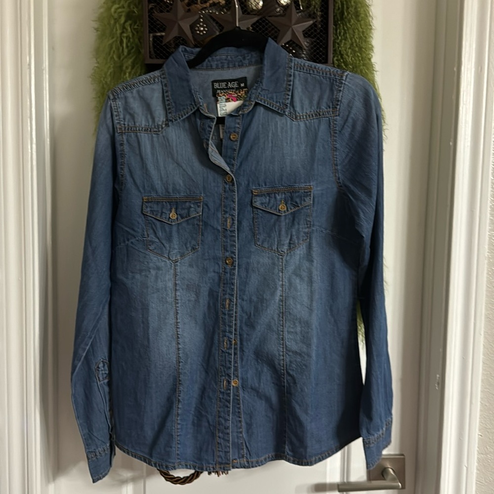 Blue age lightweight button-down denim shirt. Medium. NWT.